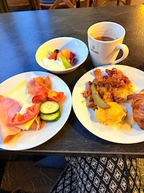 お腹いっぱいになる朝食
ランチ用のサンドイッチも作れました