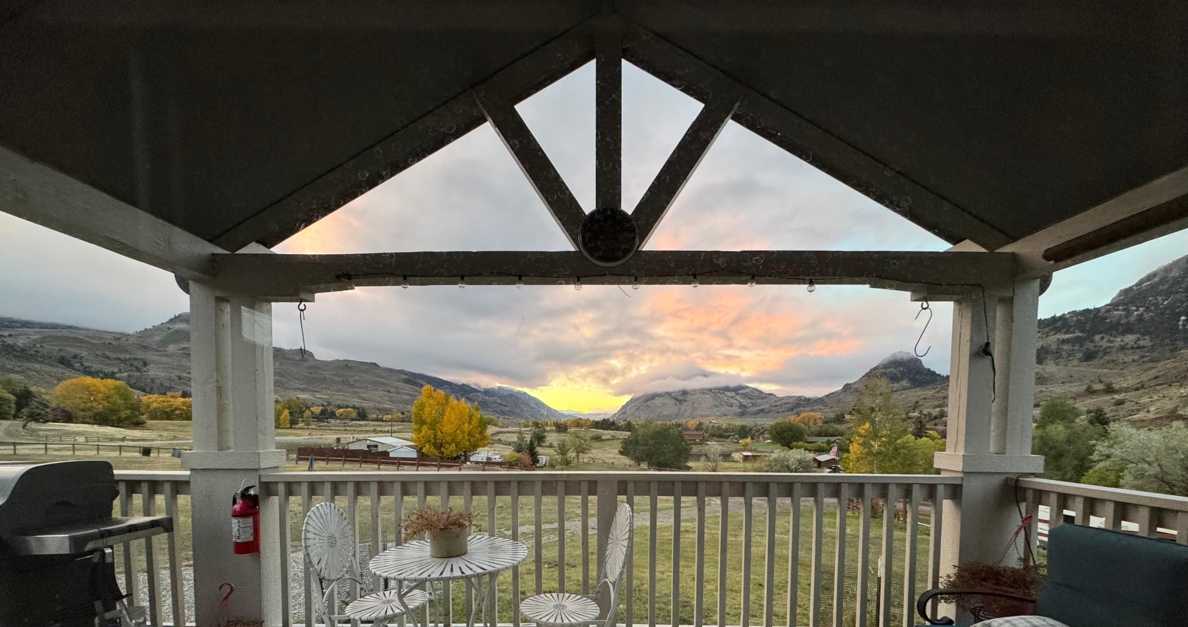 Stunning sunrises from the front porch😊