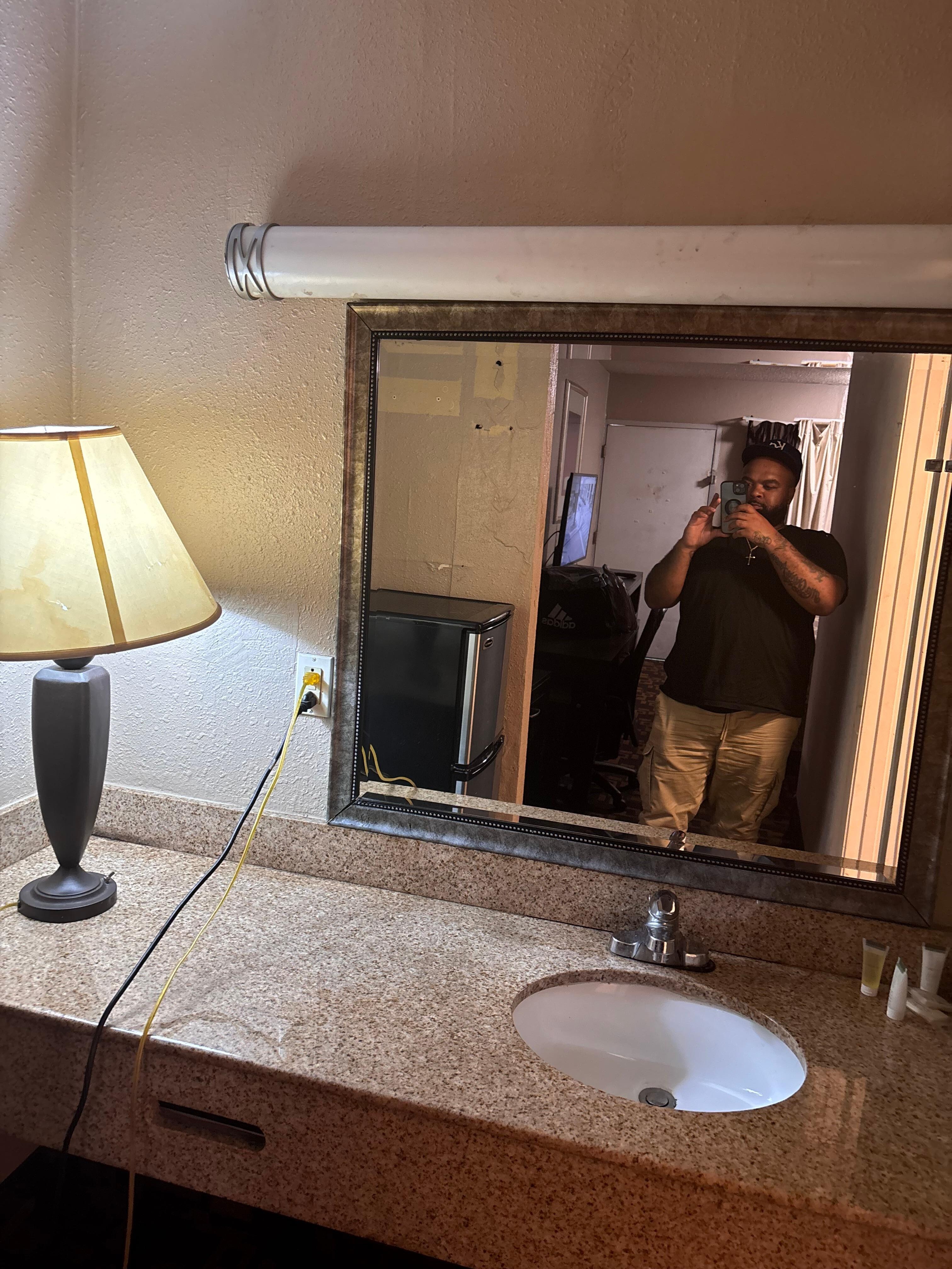 The light above the sink didn’t work it kept flickering 