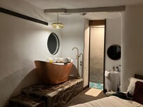 The bathtub in Cabin 6
