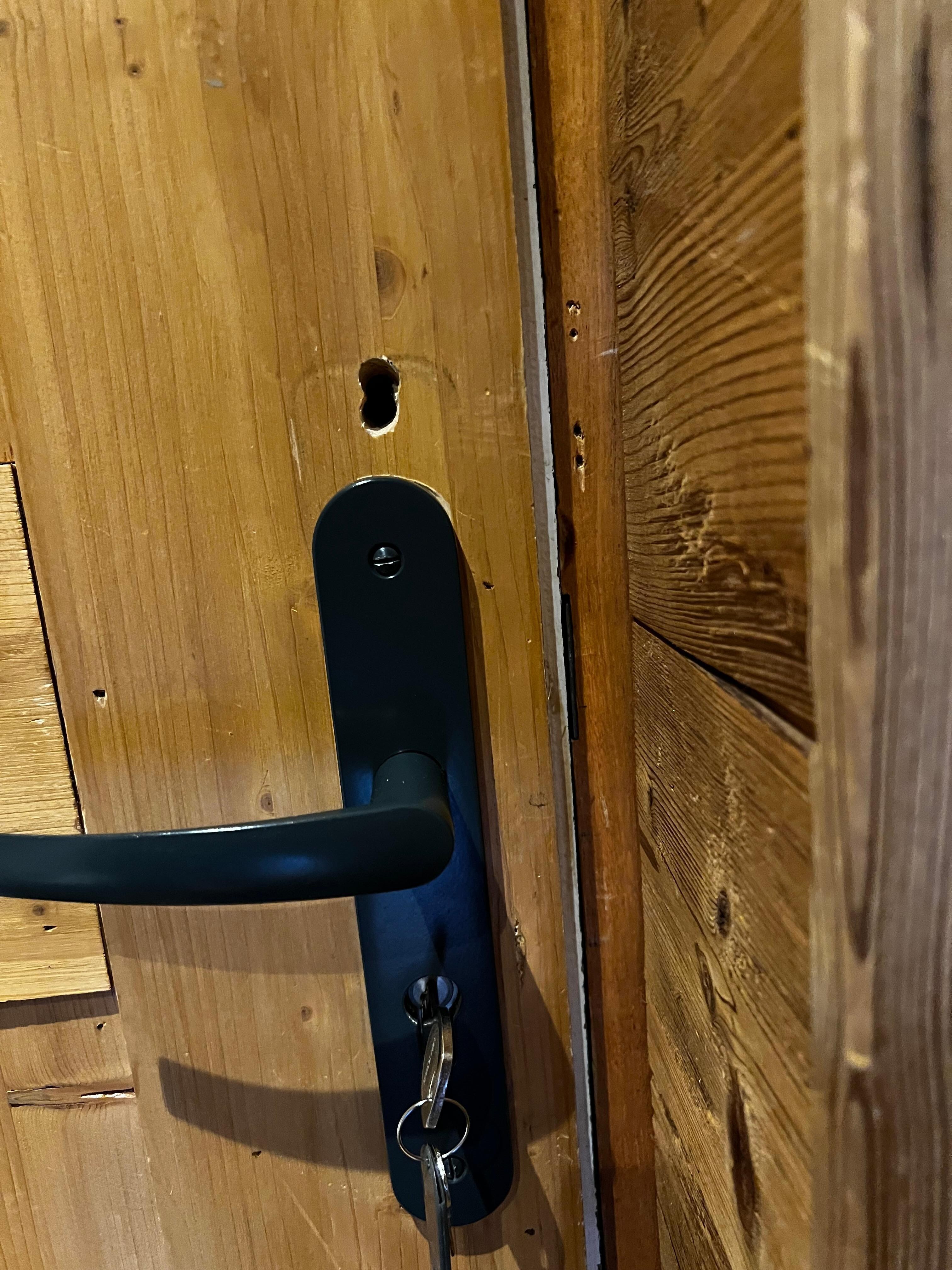 Trou dans la porte