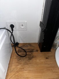 damp/rot/potential mould on kitchen counter