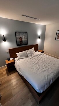 Weird shadows, both lights go out with no way to turn off independently