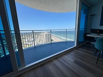 The doors open all the way up so I turned off the air conditioning and enjoyed listening to the waves from living room.