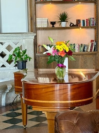 Also a fountain, dj’d music and complementary wine bar some evenings