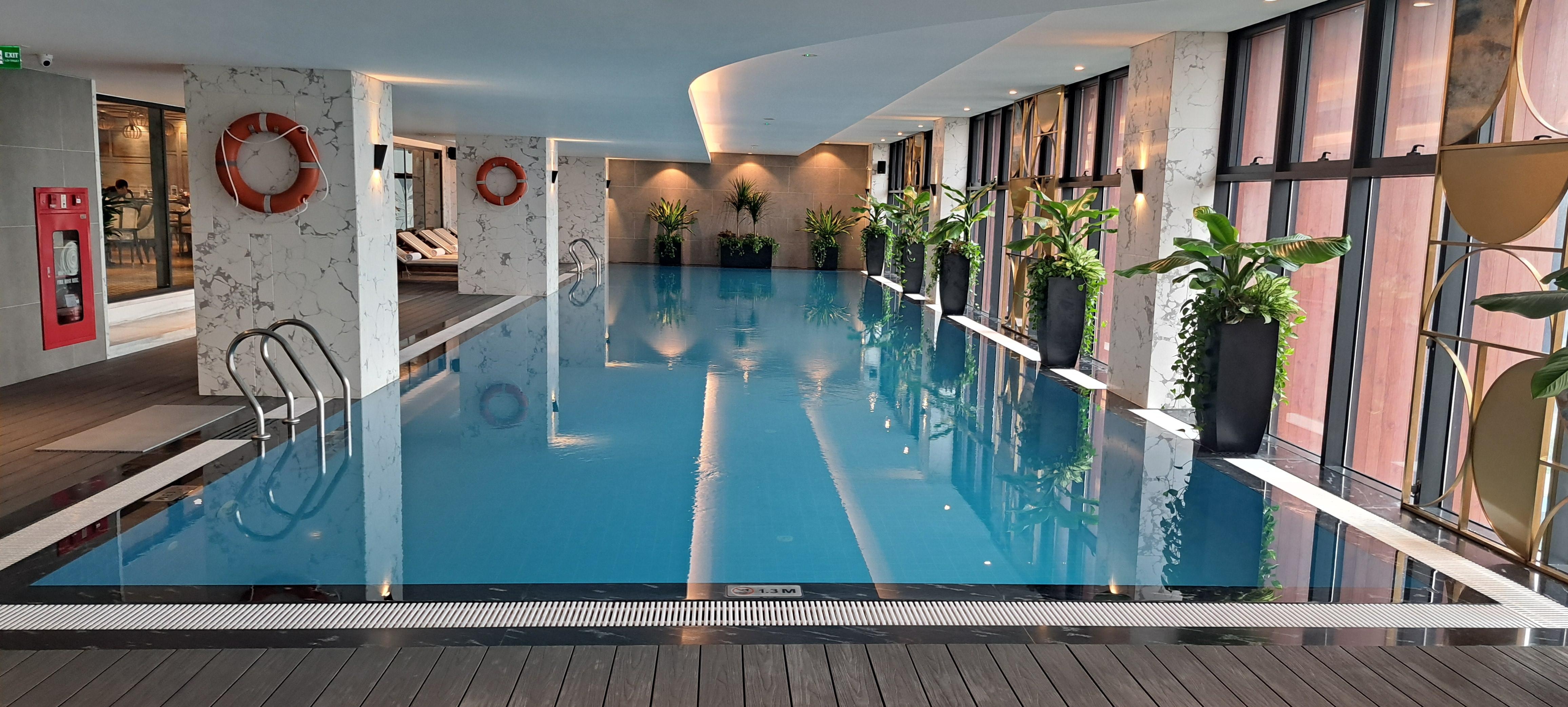Indendørs pool