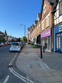 거리에서 본 호텔