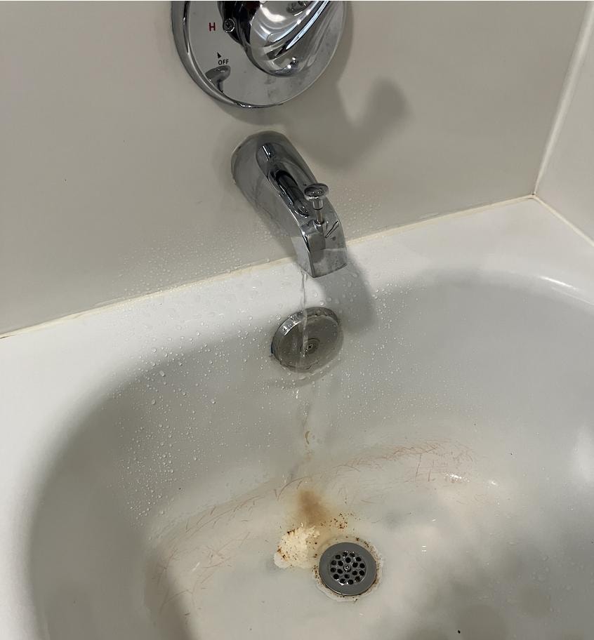 Dirty bathroom and no hot water