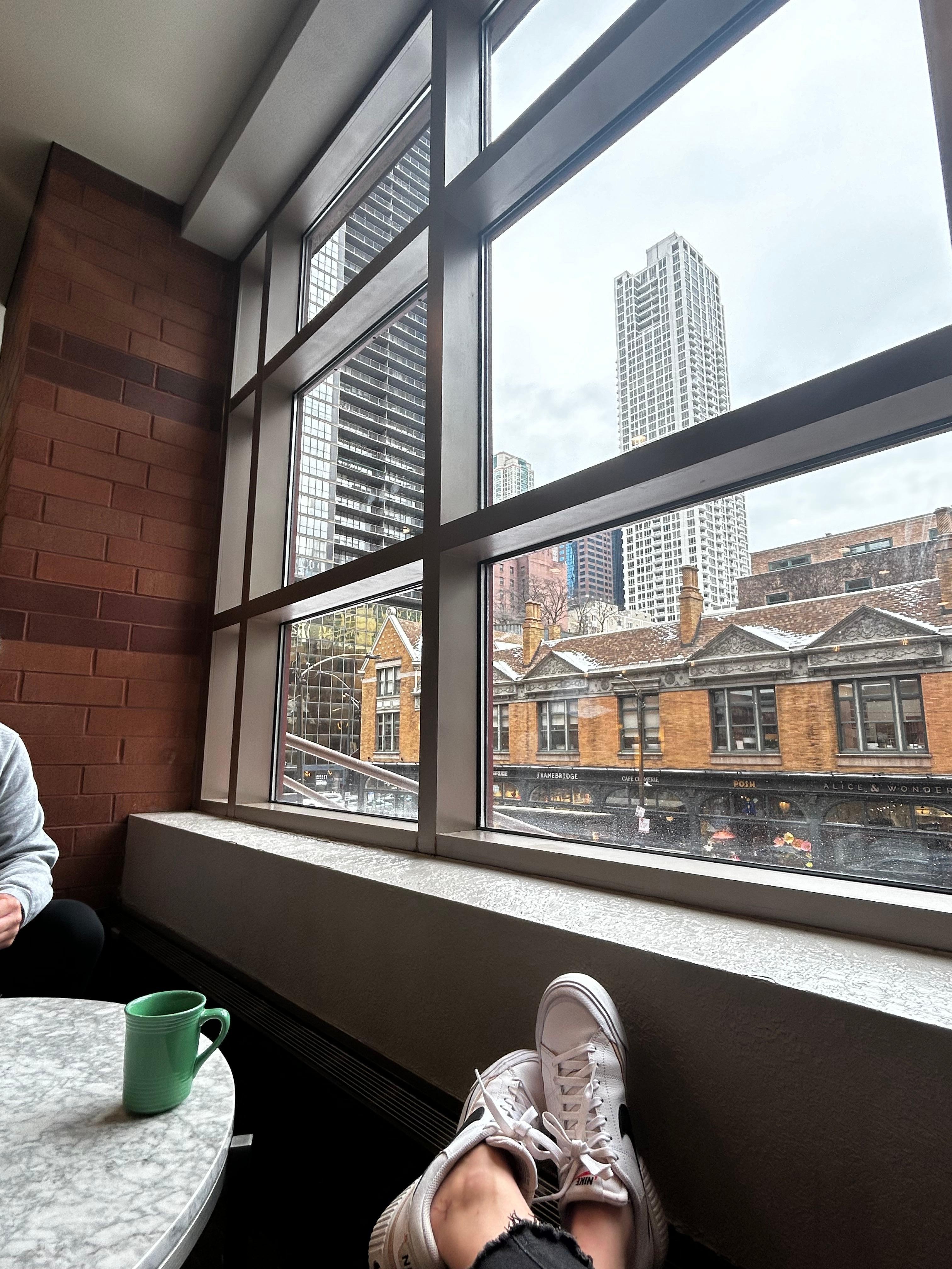 Excellent coffee spot in the mezzanine 