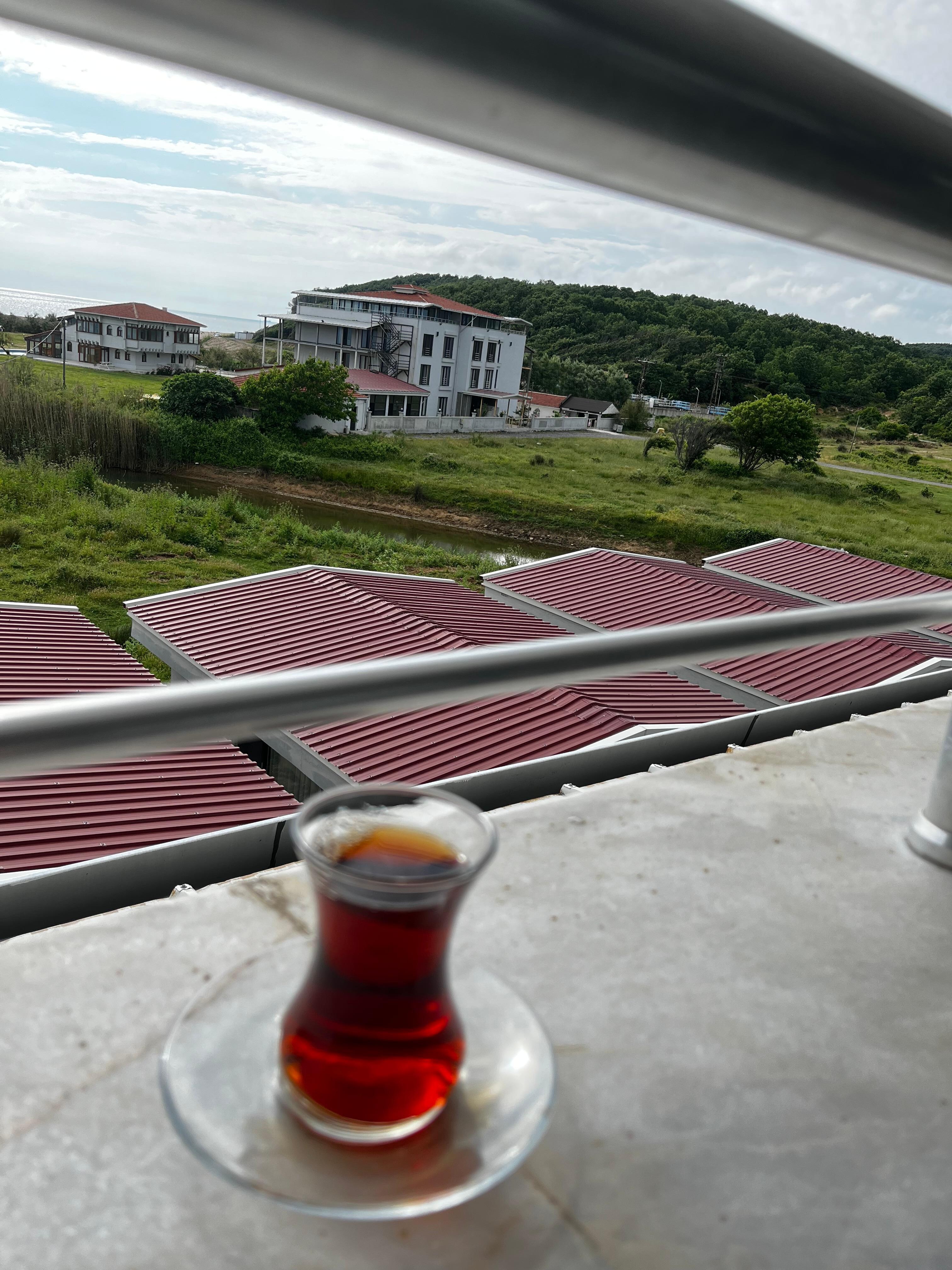 
Bir tarafı Karadeniz