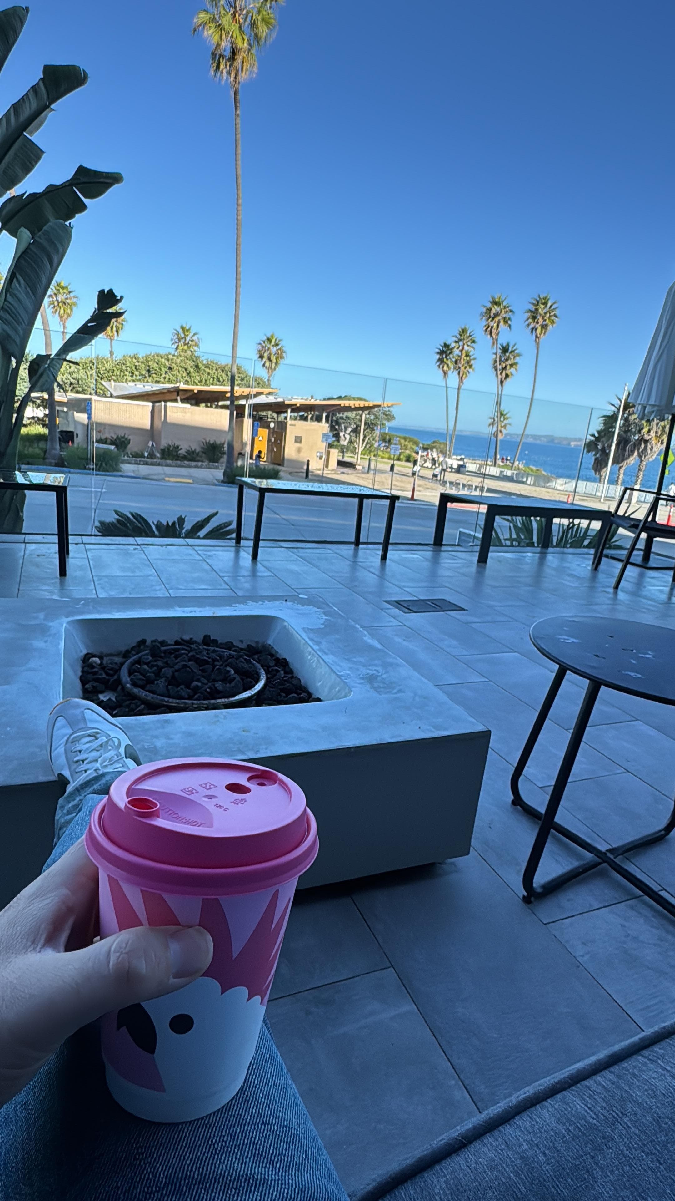 Su cafetería es una delicia, el café es delicioso