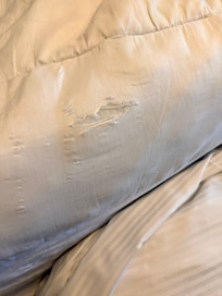 Las sobre camas rotas y en mal estado