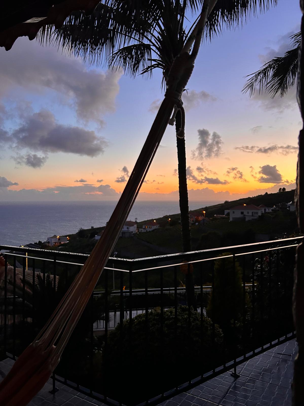 Magnifique terrasse et vue sur l'océan