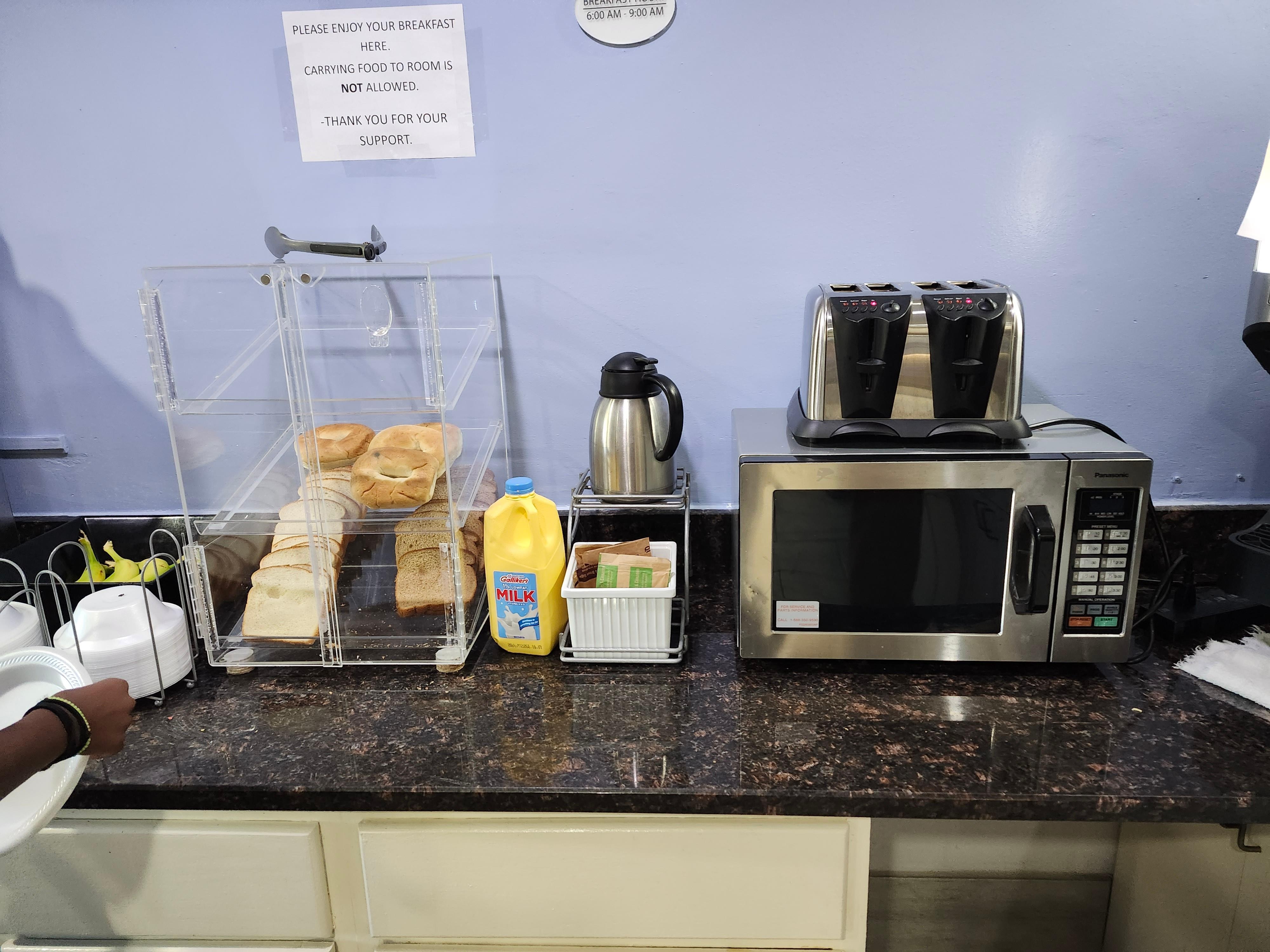 White, wheat, or bagels. No raisin bread or any varieties. Other ones I've stayed at at the very least had packaged pastries. 