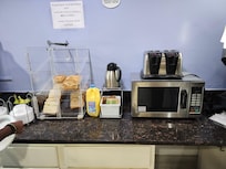 White, wheat, or bagels. No raisin bread or any varieties. Other ones I've stayed at at the very least had packaged pastries.