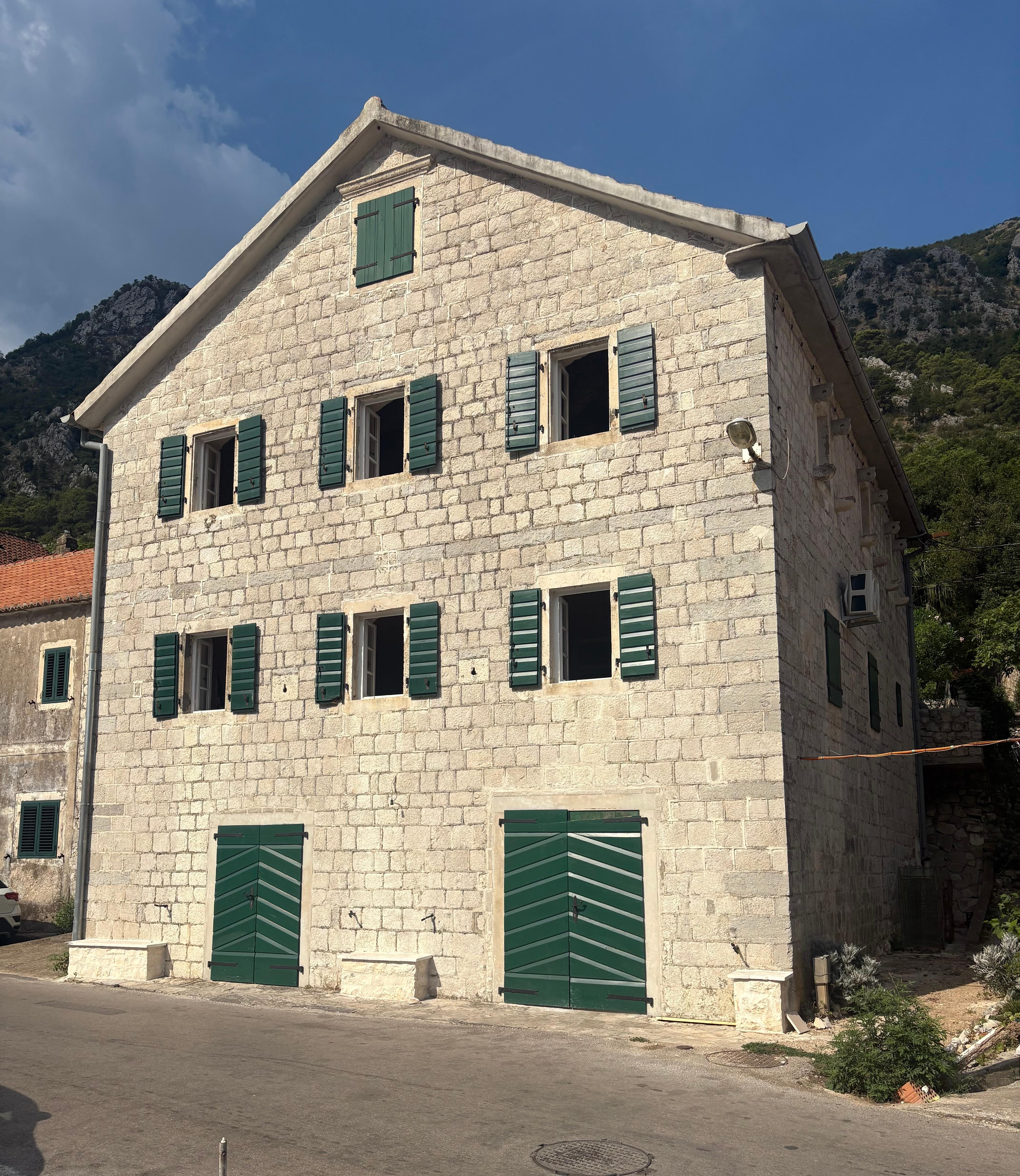 Villa presented exactly as see in photos