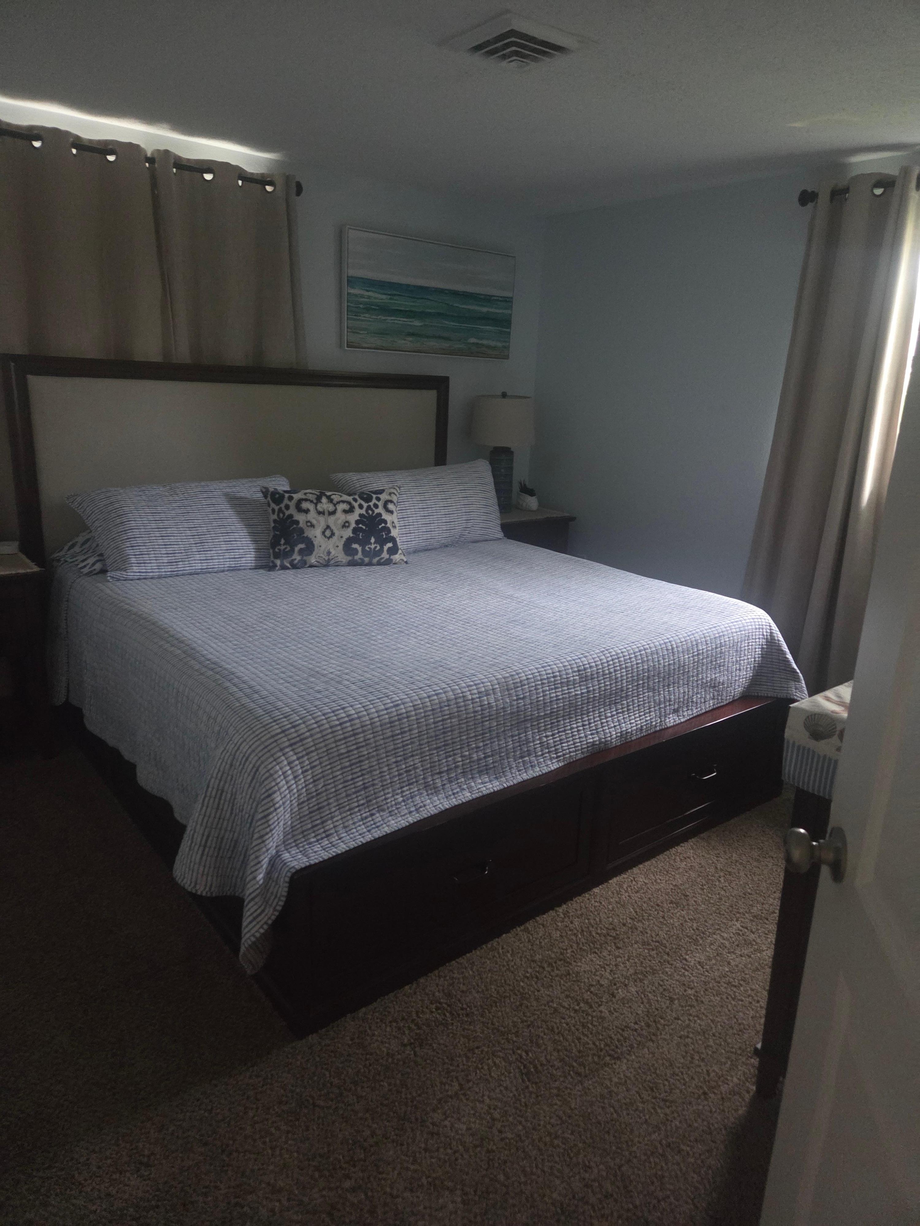 King bedroom between the master and bunk room