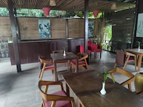 Good restaurant with same name nextdoor