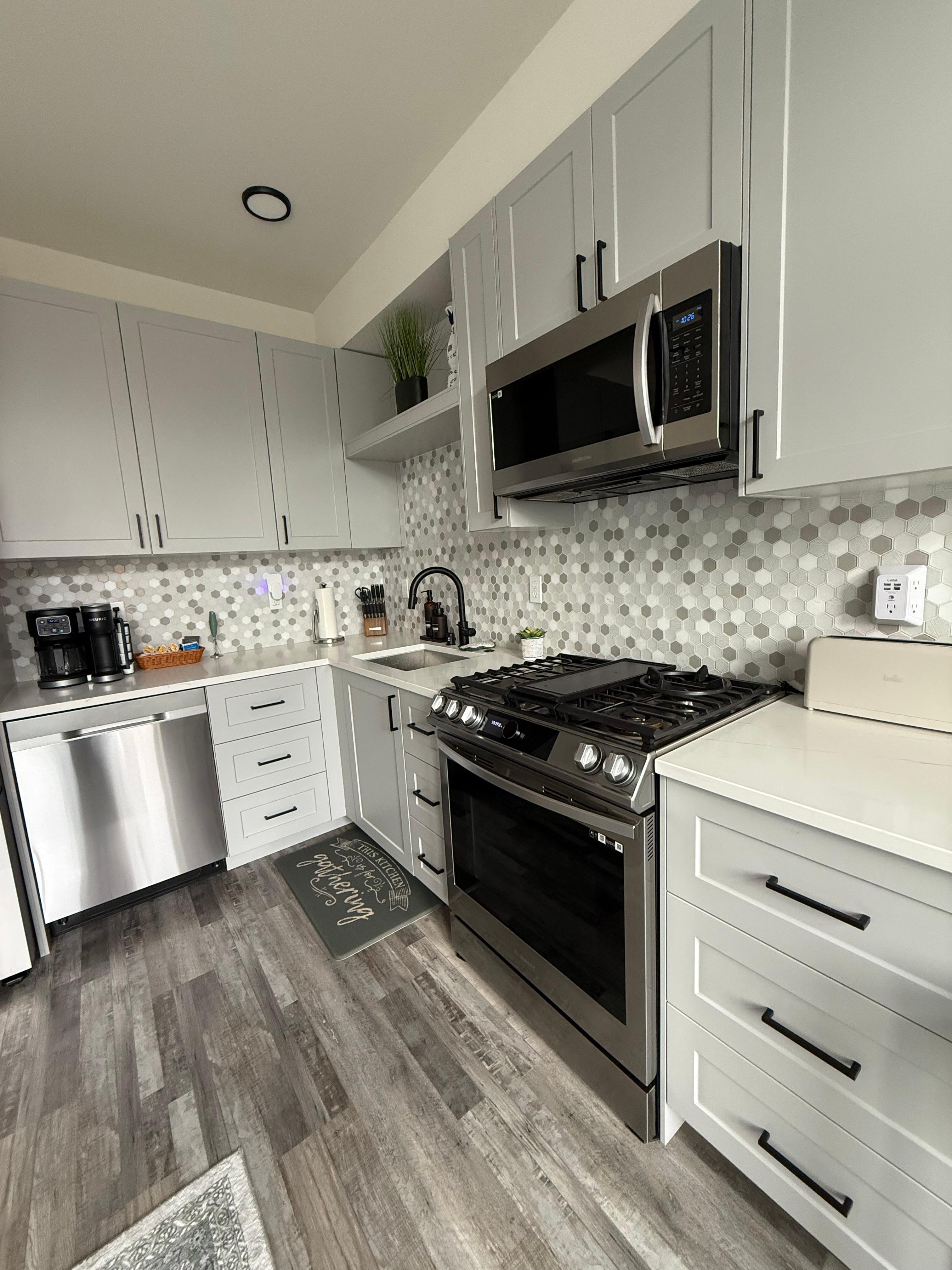 Beautiful kitchen with everything you could ever need. 