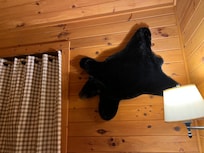 Cute cabin decor!