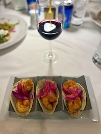 Comida deliciosa, especialmente mariscos