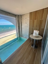 Varanda com piscina