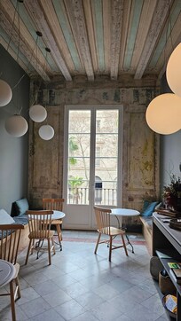 Welcome room with seating.