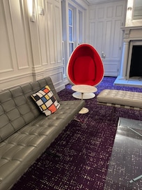 Super cozy area to chill in the lobby