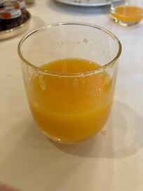 オレンジジュースは生搾り🍊日本では中々お目にかかれないので嬉しい。