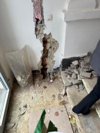 The entire way to the apartment door looks like this