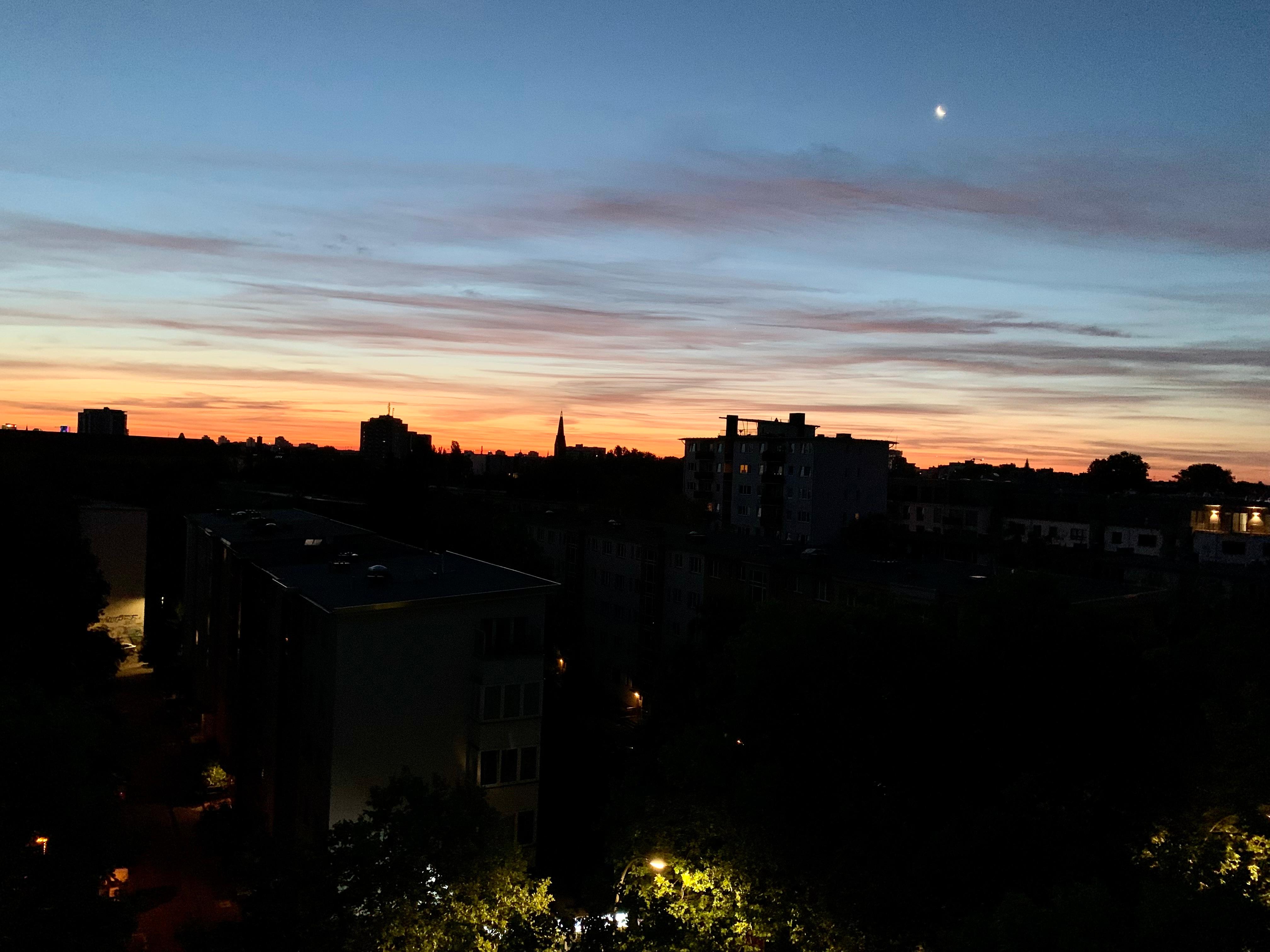 Sunrise in Berlín, July 2022, a morning after a heavy rain