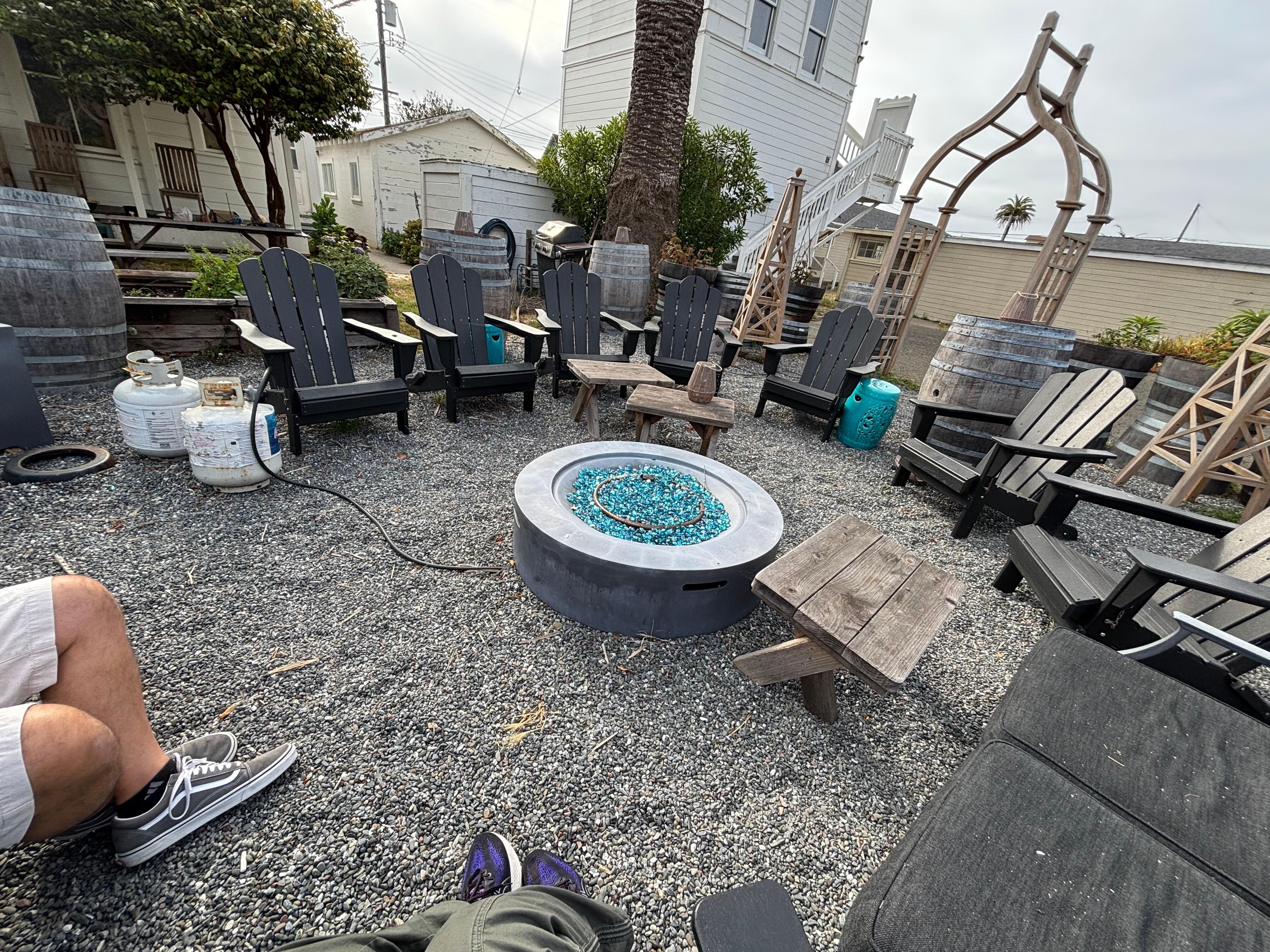 Dirty, unkept, wires and trash (to include large latter lying in the shrubs) to name a few