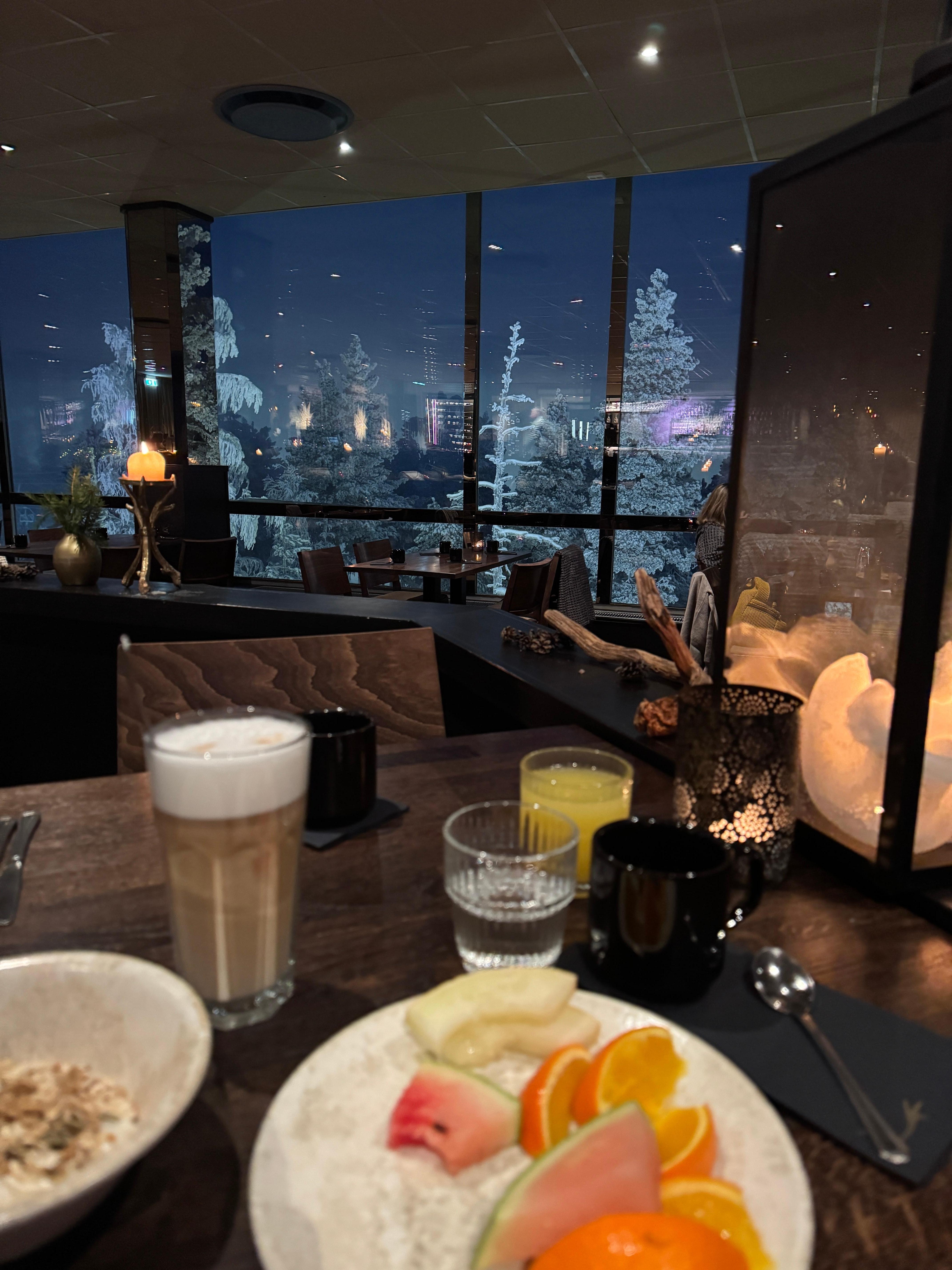 Frühstück mit Aussicht nach draußen „Traumhaft“ 