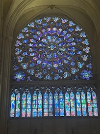 内部のステンドグラス