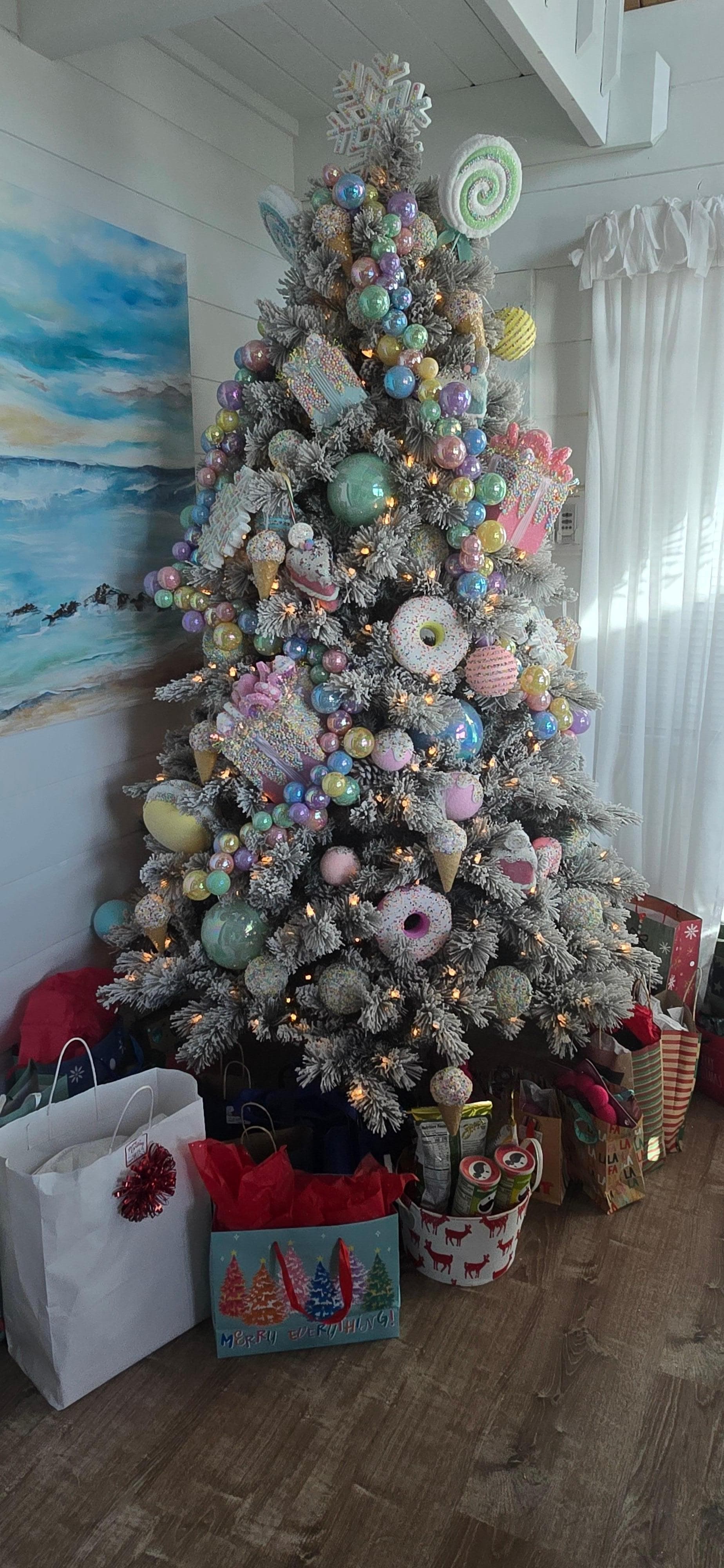 Their Christmas tree, the kids loved it🍰🍭🧁🍩