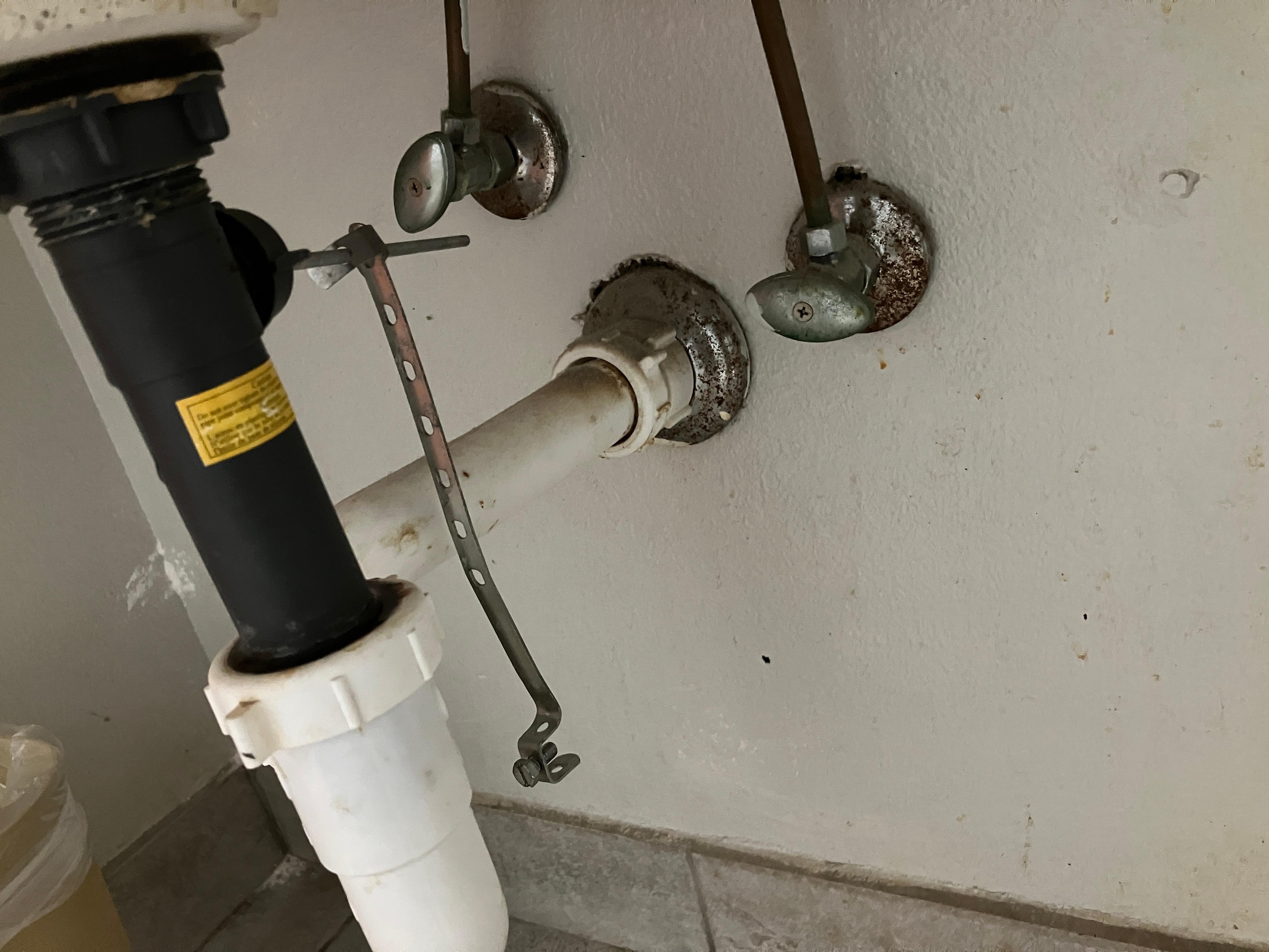 Ingen som har gjort rent under vasken på veldig lenge