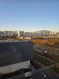 호텔룸에서 내려다본 테크노밸리의 한적함.