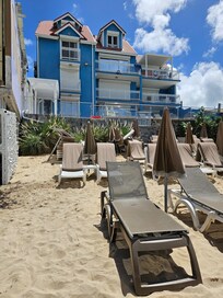 Picture of the house from our free beach chairs. Normally $15.