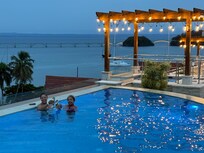 rooftop poo and bar.