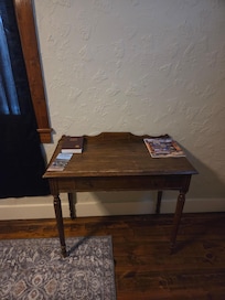 Small table no mirror