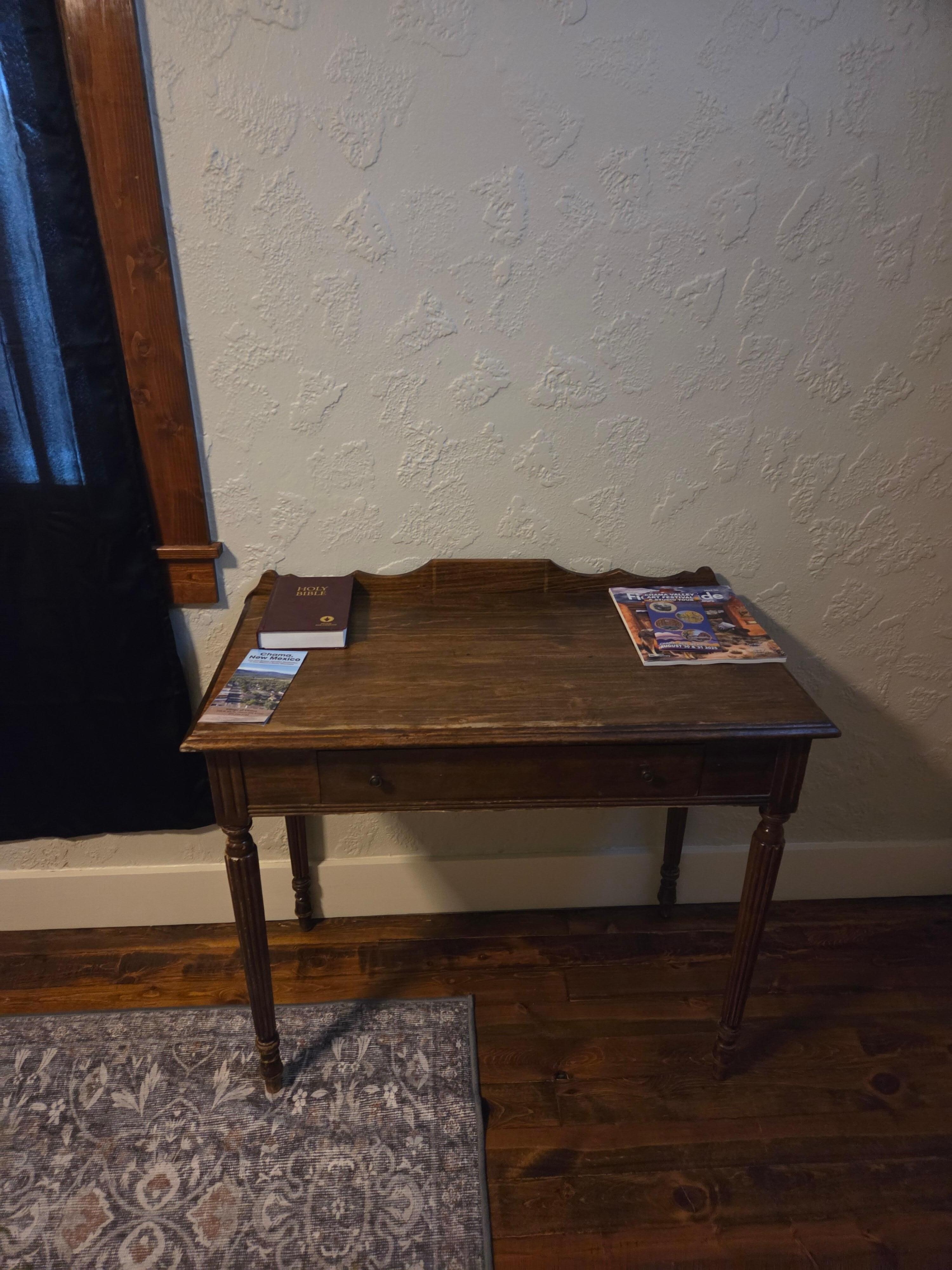 Small table no mirror 