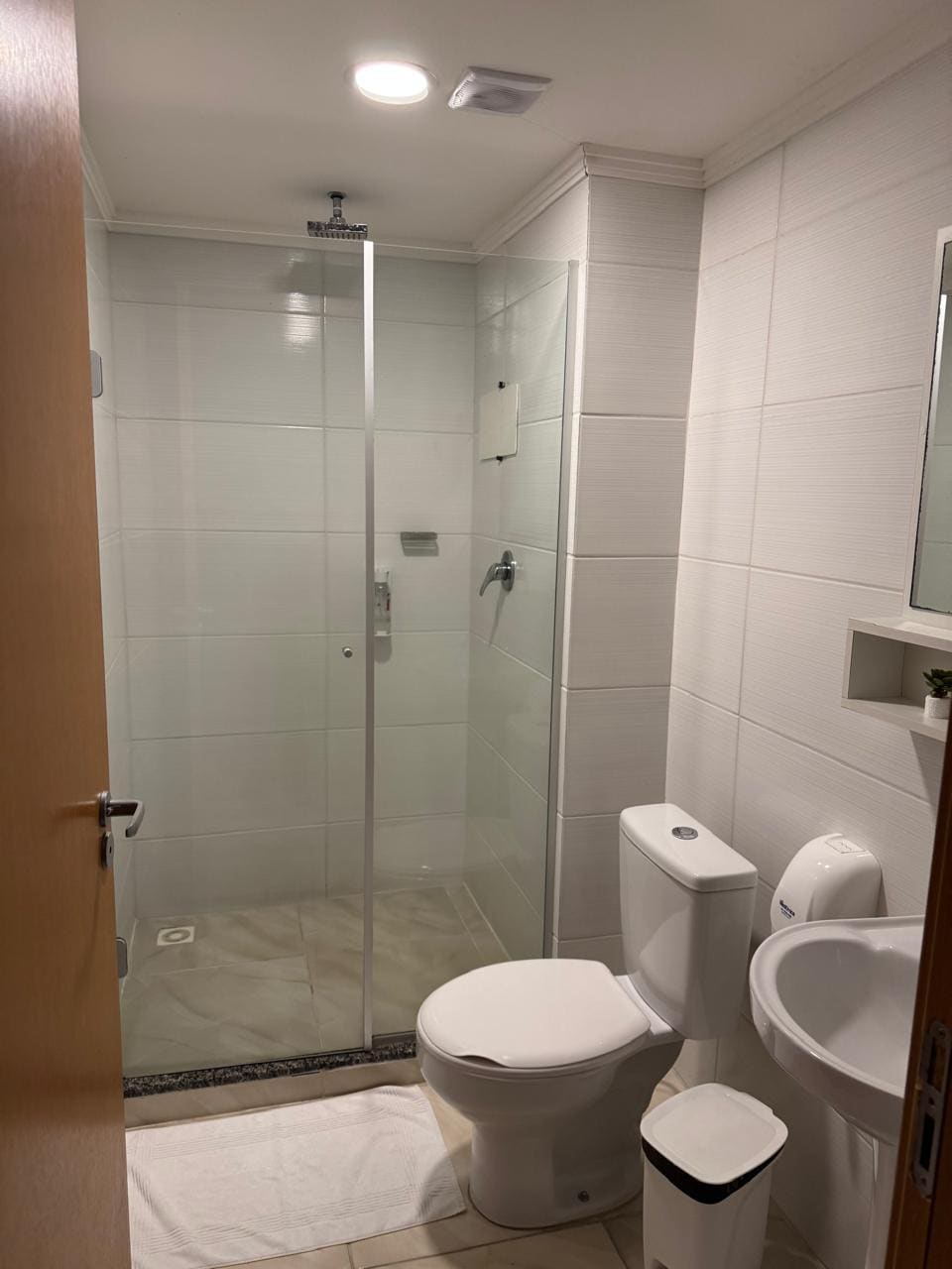 Banheiro reformado sem armário