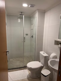 Banheiro reformado sem armário