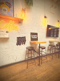 787 coffee within walking distance!