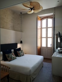 Exterior bedroom