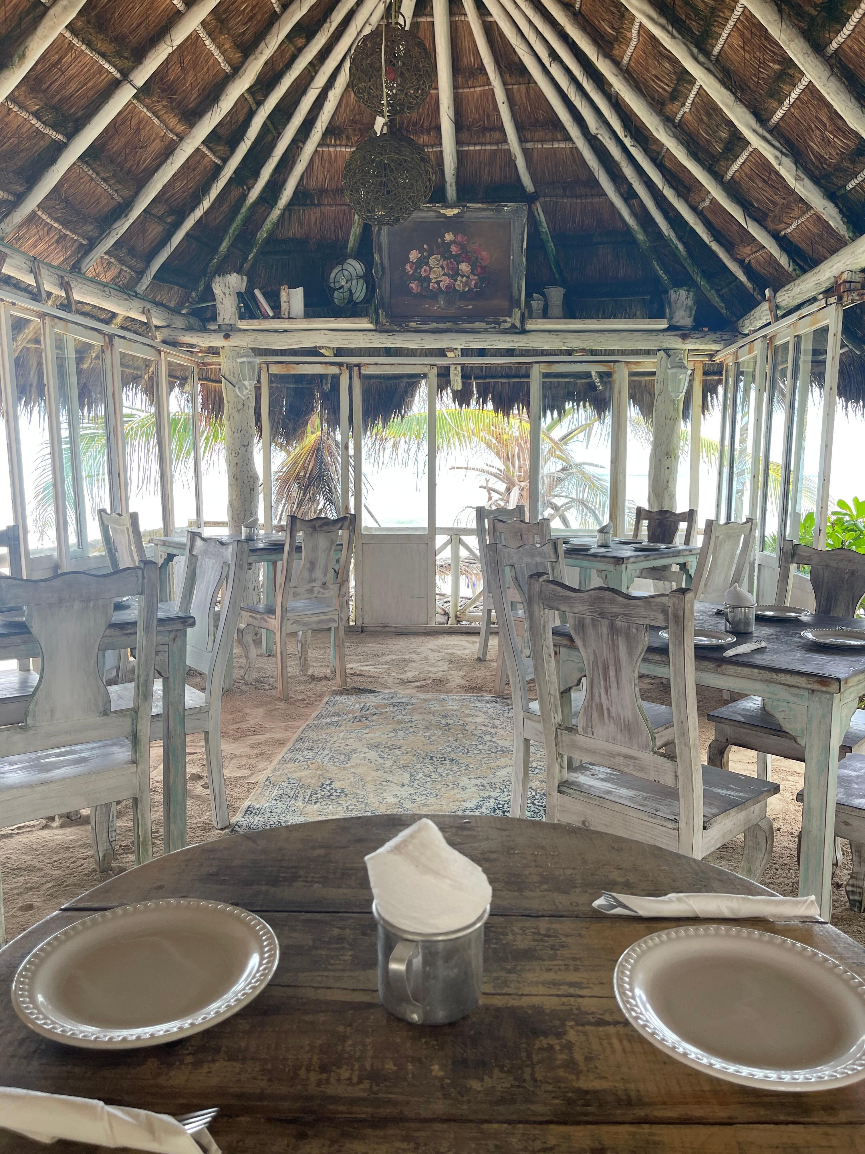 Outdoor dining by the beach/pool