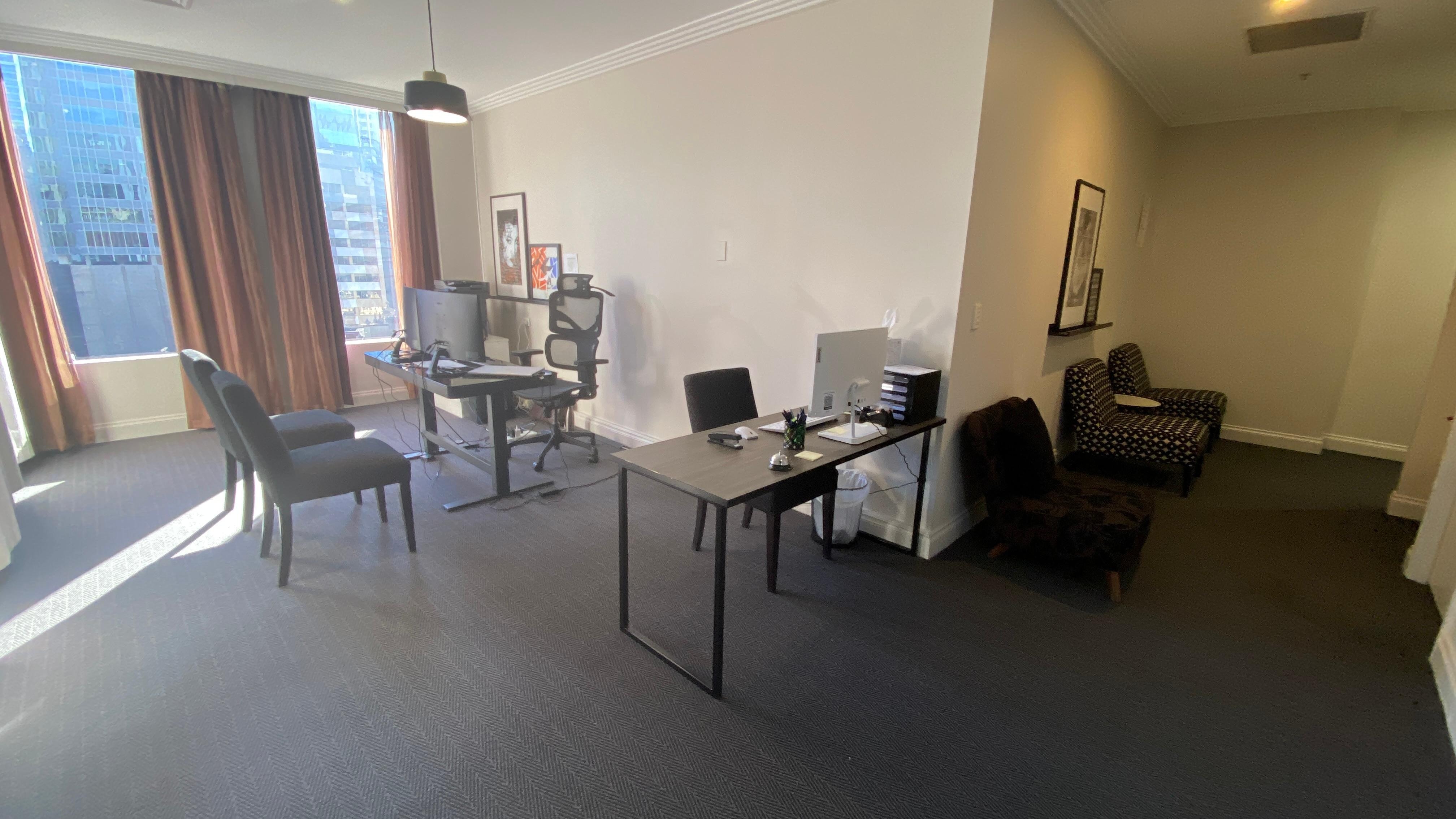 臨時接待處，但有時會沒職員在