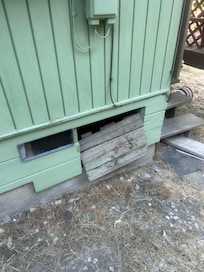 Random open entry to crawl space