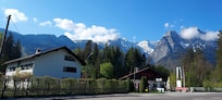 The view from across the street, the apartment is on the left. Wonderful!