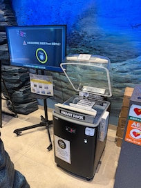 真空壓縮機,自助操作一件300日圓,有附塑膠袋。